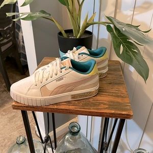 PUMA Women’s size 9 multicolored tennis shoe